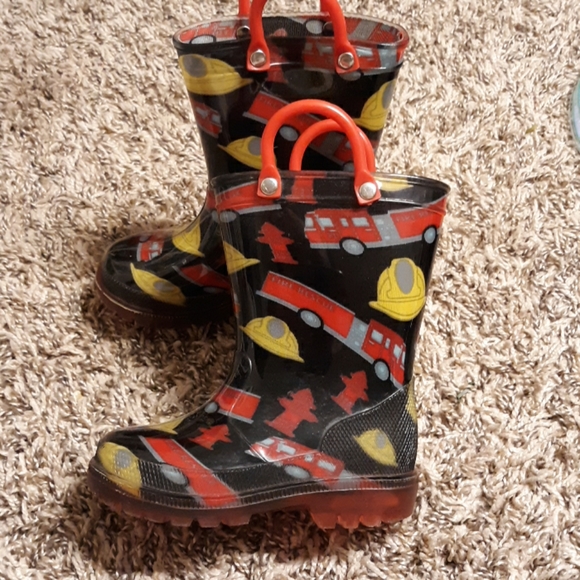#555Fire fighter rain boots. Size:5 - Picture 2 of 5
